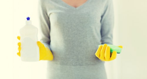 Bathroom deep cleaning as part of a final tenancy cleaning service