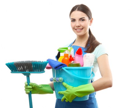 Detailed kitchen cleaning during an end of tenancy service