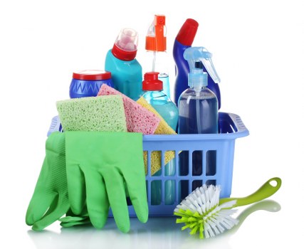 Cleaning fixtures and fittings in a local flat during move-out cleaning